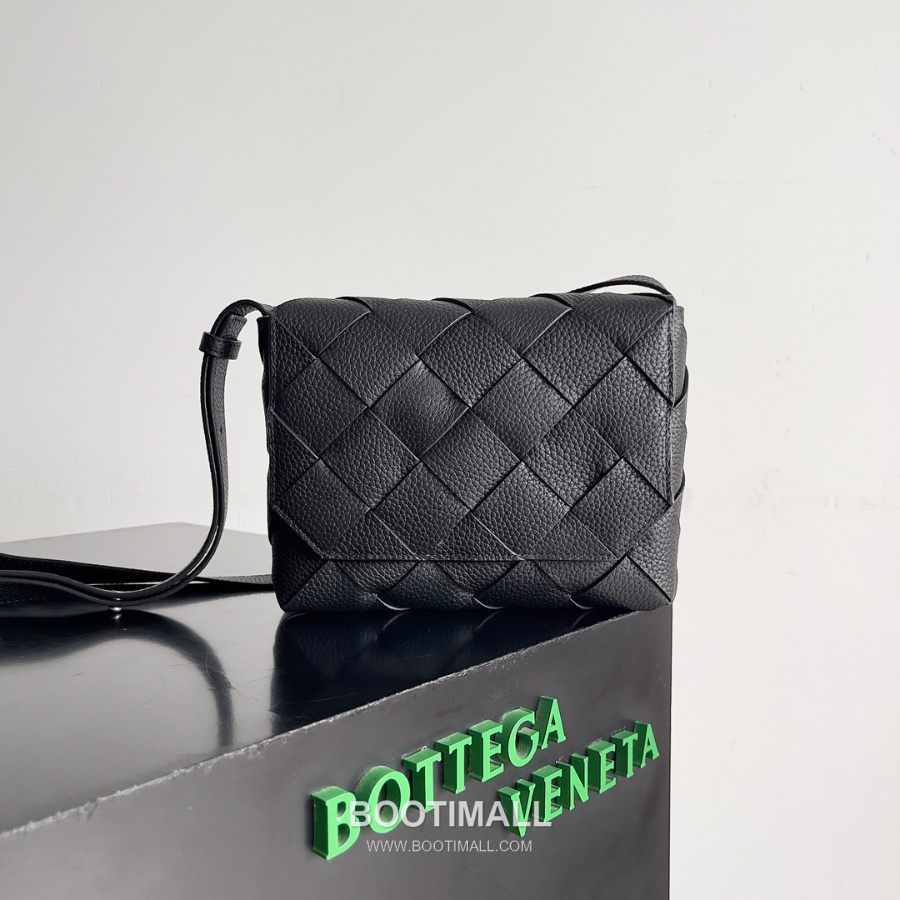 Bottega Veneta Diago Intreccio Smooth Leather Cross-body Bag 보테가 베네타 디아고 인트레치오 스무스 레더 크로스백 블랙 22.5cm 1