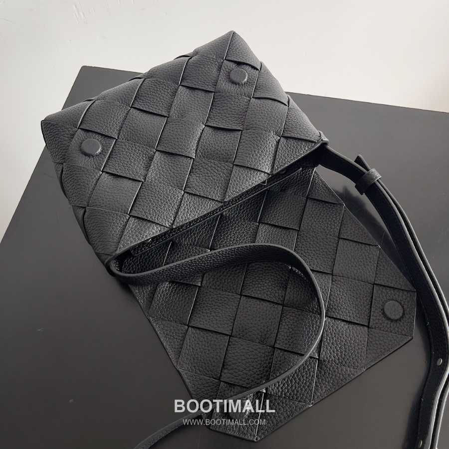 Bottega Veneta Diago Intreccio Smooth Leather Cross-body Bag 보테가 베네타 디아고 인트레치오 스무스 레더 크로스백 블랙 22.5cm 5