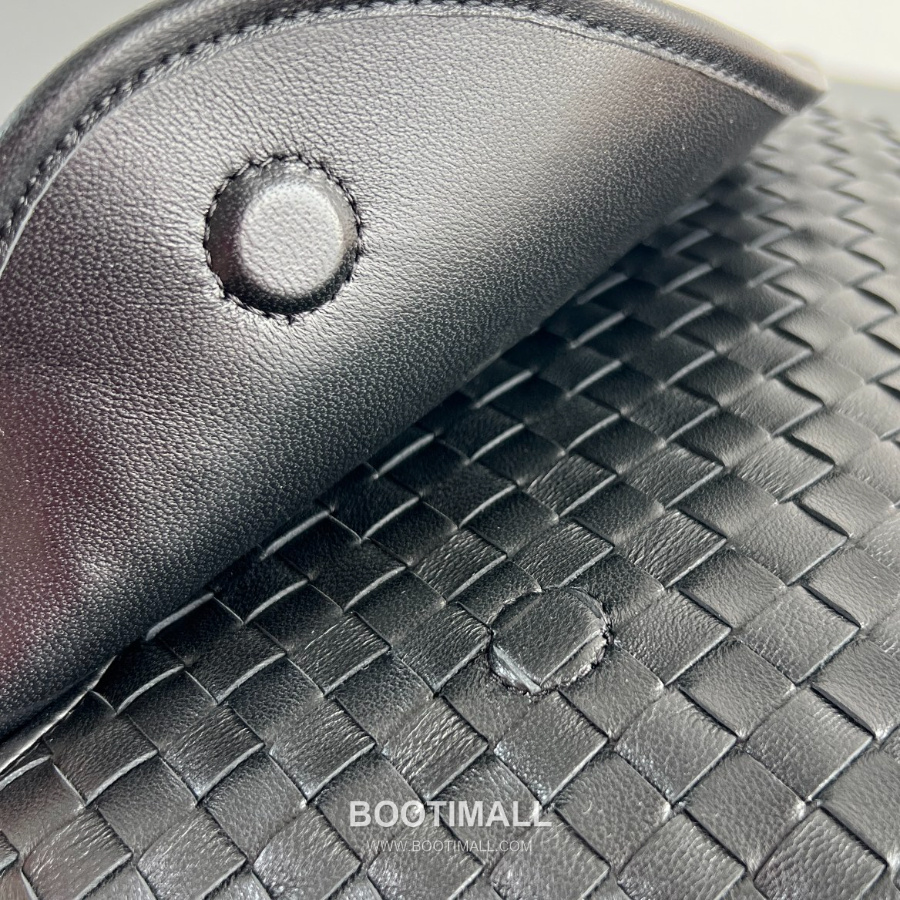 Bottega Veneta Veneto Flap Messenger 보테가 베네타 베네토 플랩 메신저백  투톤블랙 26cm 5