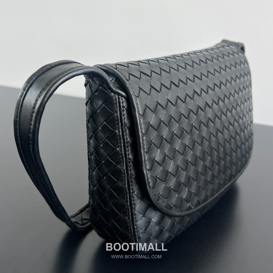 Bottega Veneta Veneto Flap Messenger 보테가 베네타 베네토 플랩 메신저백  블랙 26cm 2