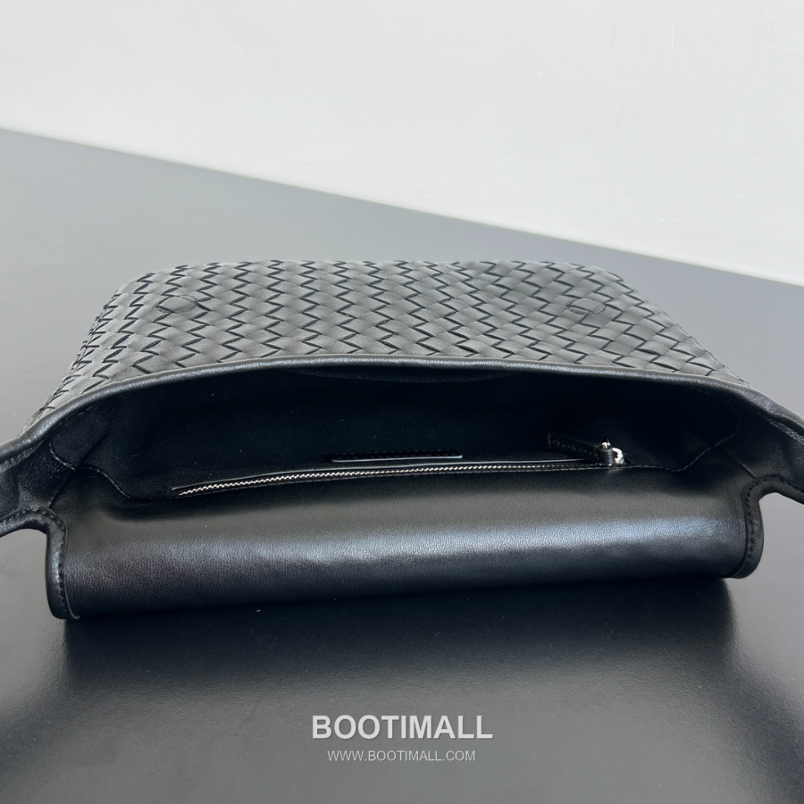 Bottega Veneta Veneto Flap Messenger 보테가 베네타 베네토 플랩 메신저백  블랙 26cm 6
