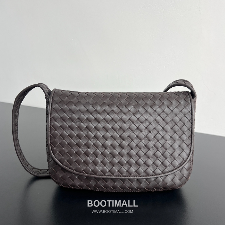 Bottega Veneta Veneto Flap Messenger 보테가 베네타 베네토 플랩 메신저백 브라운 26cm 1