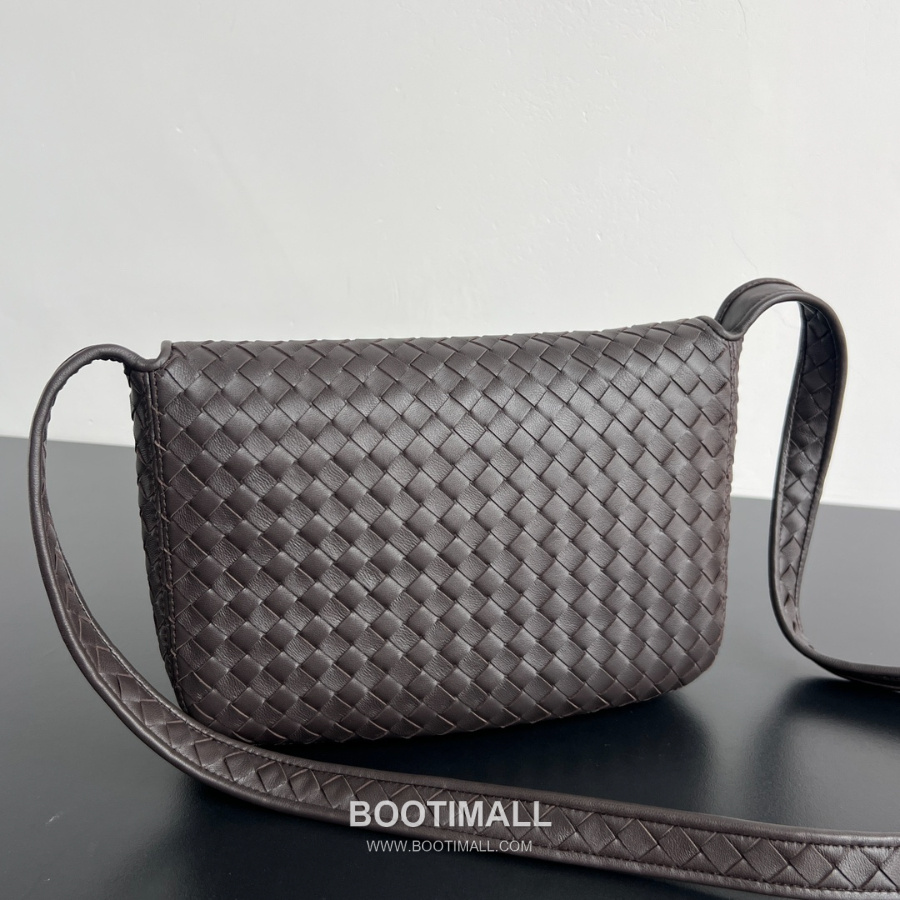 Bottega Veneta Veneto Flap Messenger 보테가 베네타 베네토 플랩 메신저백 브라운 26cm 3
