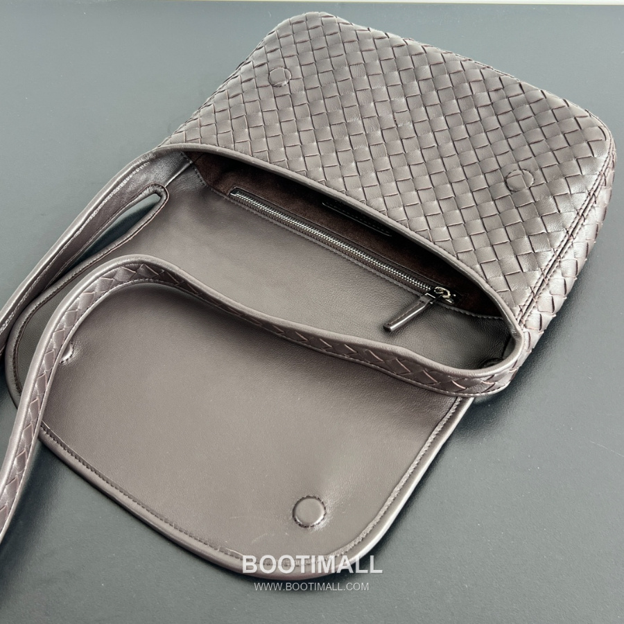 Bottega Veneta Veneto Flap Messenger 보테가 베네타 베네토 플랩 메신저백 브라운 26cm 7