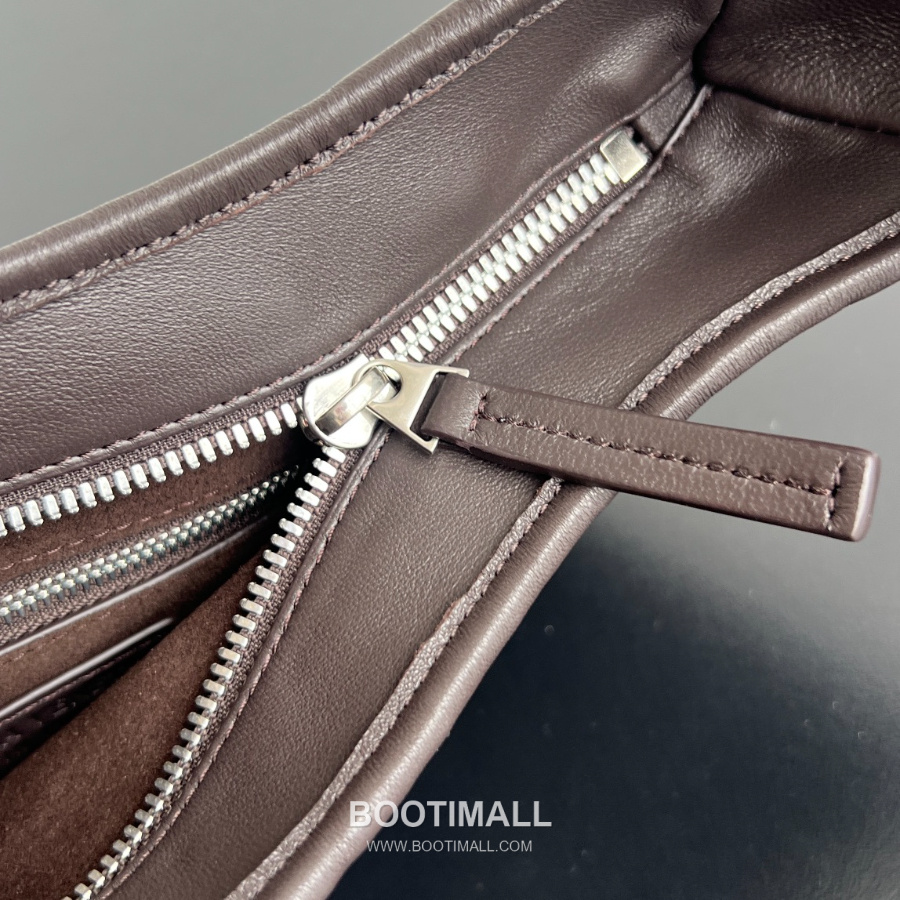 Bottega Veneta Small Veneto Intrecciato 보테가 베네타 스몰 베네토 인트레치아토 크로스바디 백 836918V5RI1 다크 브라운 27cm 7