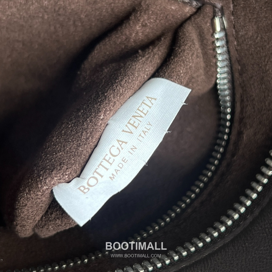 Bottega Veneta Small Veneto Intrecciato 보테가 베네타 스몰 베네토 인트레치아토 크로스바디 백 836918V5RI1 다크 브라운 27cm 9
