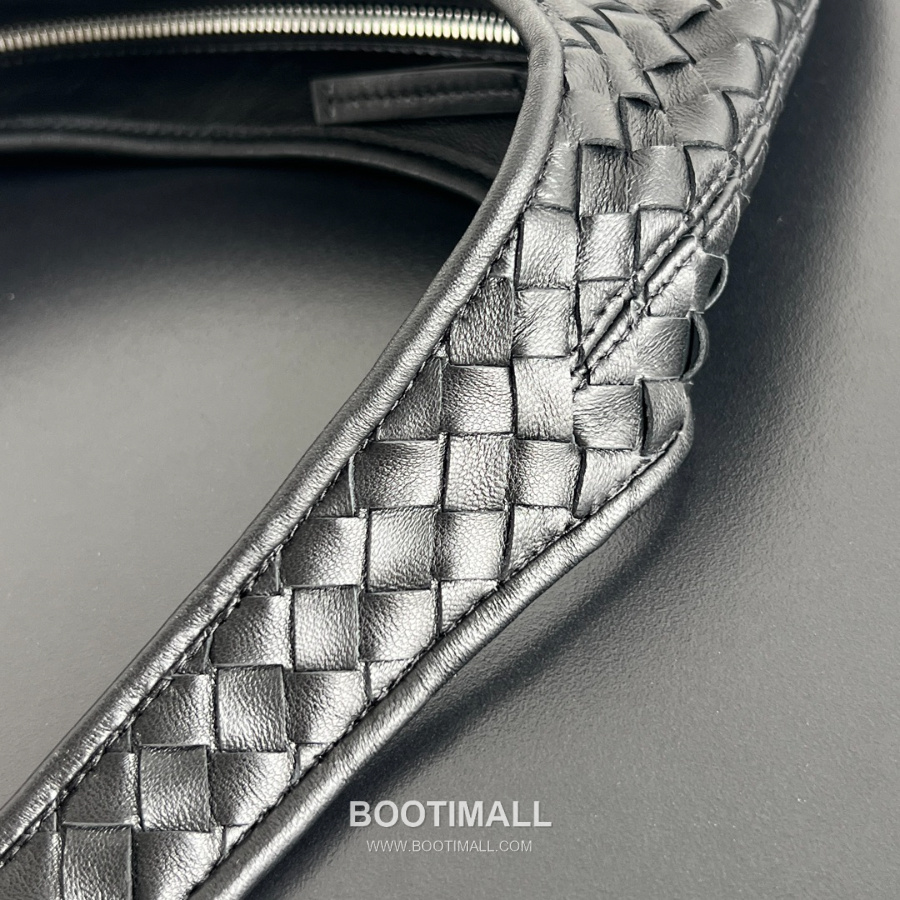 Bottega Veneta Small Veneto Intrecciato 보테가 베네타 스몰 베네토 인트레치아토 크로스바디 백 836918V5RI1 투톤블랙 27cm 5