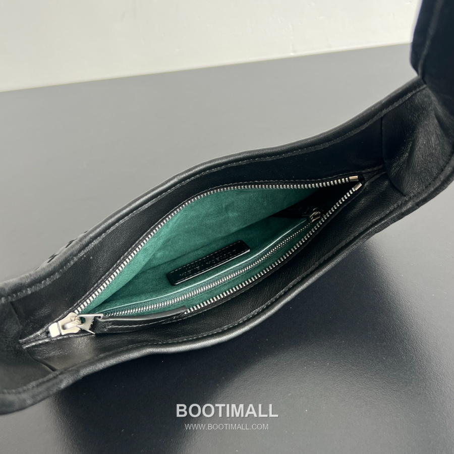 Bottega Veneta Small Veneto Intrecciato 보테가 베네타 스몰 베네토 인트레치아토 크로스바디 백 836918V5RI1 투톤블랙 27cm 6