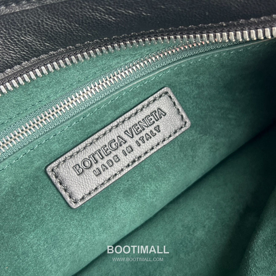 Bottega Veneta Small Veneto Intrecciato 보테가 베네타 스몰 베네토 인트레치아토 크로스바디 백 836918V5RI1 투톤블랙 27cm 8