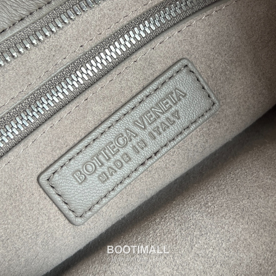 Bottega Veneta Small Veneto Intrecciato 보테가 베네타 스몰 베네토 인트레치아토 크로스바디 백 836918V5RI1 카키베이지 27cm 8