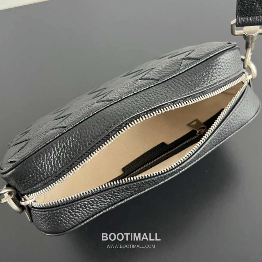 Bottega Veneta Small Intrecciato 보테가 베네타 스몰 인트레치아토 카메라백 블랙 24.5cm 7