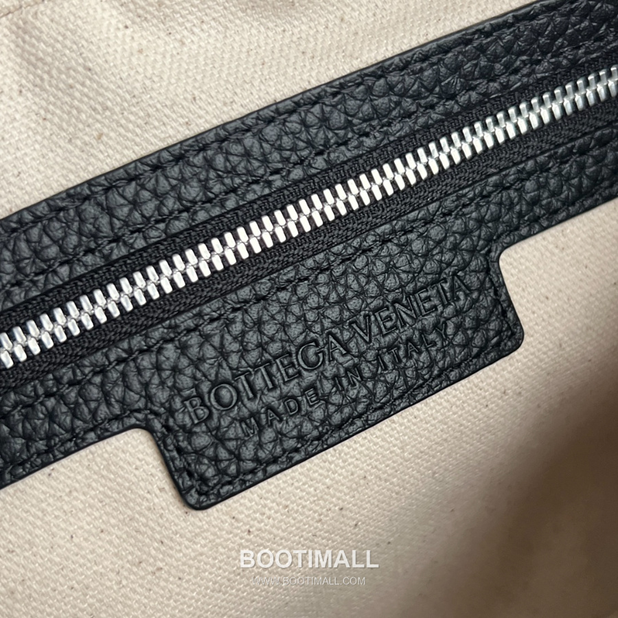 Bottega Veneta Small Intrecciato 보테가 베네타 스몰 인트레치아토 카메라백 블랙 24.5cm 8