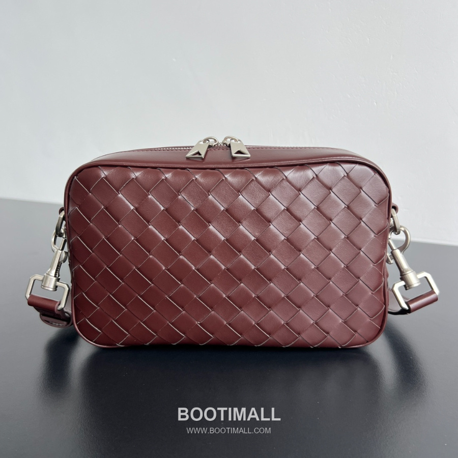 Bottega Veneta Small Intrecciato 보테가 베네타 스몰 인트레치아토 카메라백 버건디 24.5cm 1