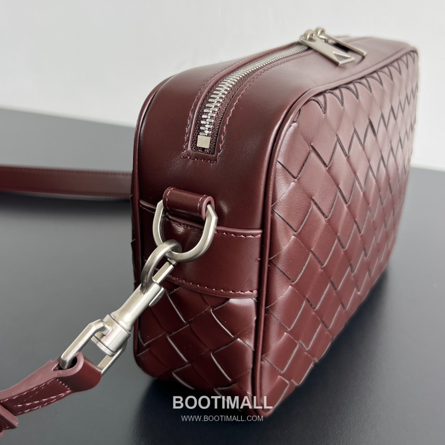 Bottega Veneta Small Intrecciato 보테가 베네타 스몰 인트레치아토 카메라백 버건디 24.5cm 2