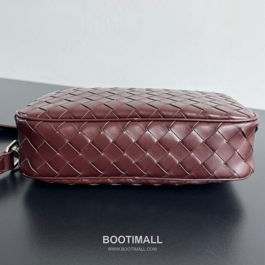 Bottega Veneta Small Intrecciato 보테가 베네타 스몰 인트레치아토 카메라백 버건디 24.5cm 3