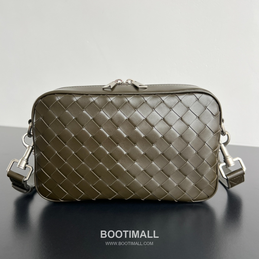Bottega Veneta Small Intrecciato 보테가 베네타 스몰 인트레치아토 카메라백 민트브라운 24.5cm 1