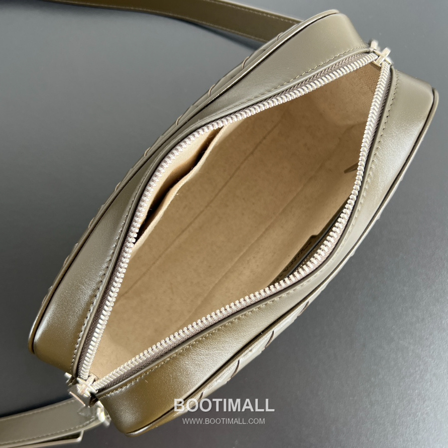 Bottega Veneta Small Intrecciato 보테가 베네타 스몰 인트레치아토 카메라백 민트브라운 24.5cm 7