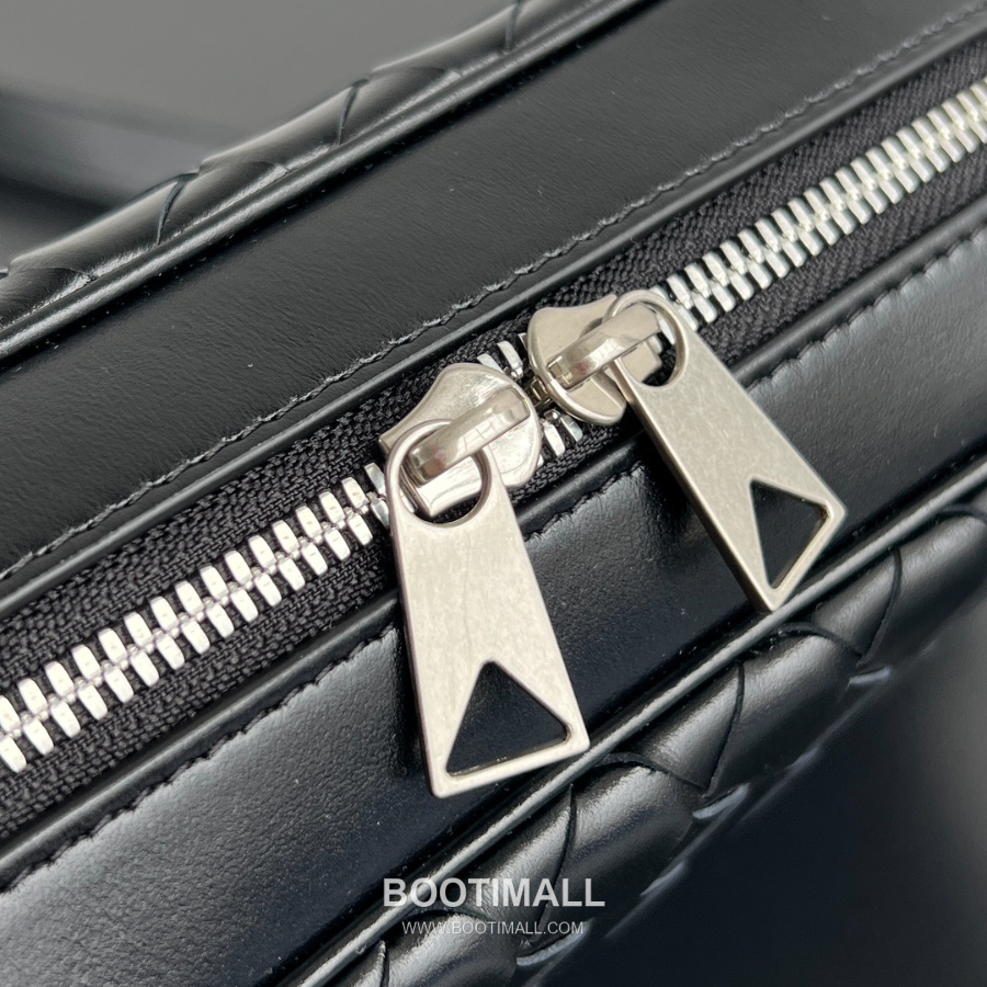 Bottega Veneta Small Intrecciato 보테가 베네타 스몰 인트레치아토 카메라백 블랙 24.5cm 5