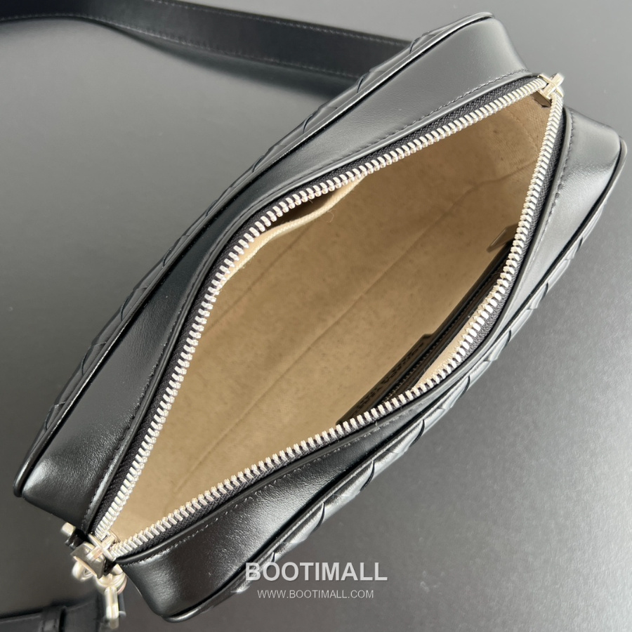Bottega Veneta Small Intrecciato 보테가 베네타 스몰 인트레치아토 카메라백 블랙 24.5cm 7