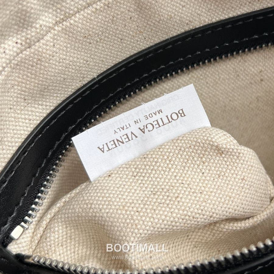 Bottega Veneta Small Intrecciato 보테가 베네타 스몰 인트레치아토 카메라백 블랙 24.5cm 9