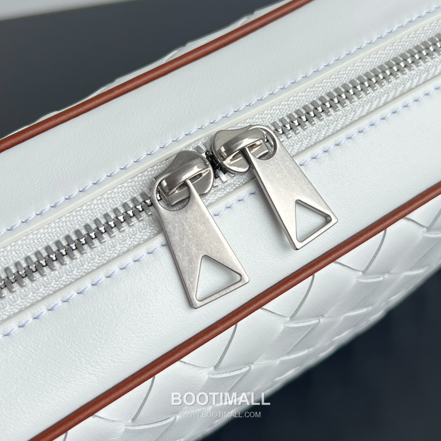 Bottega Veneta Small Intrecciato 보테가 베네타 스몰 인트레치아토 카메라백 화이트 24.5cm 3