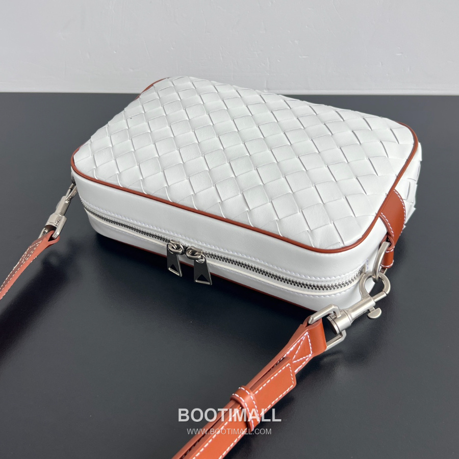 Bottega Veneta Small Intrecciato 보테가 베네타 스몰 인트레치아토 카메라백 화이트 24.5cm 9