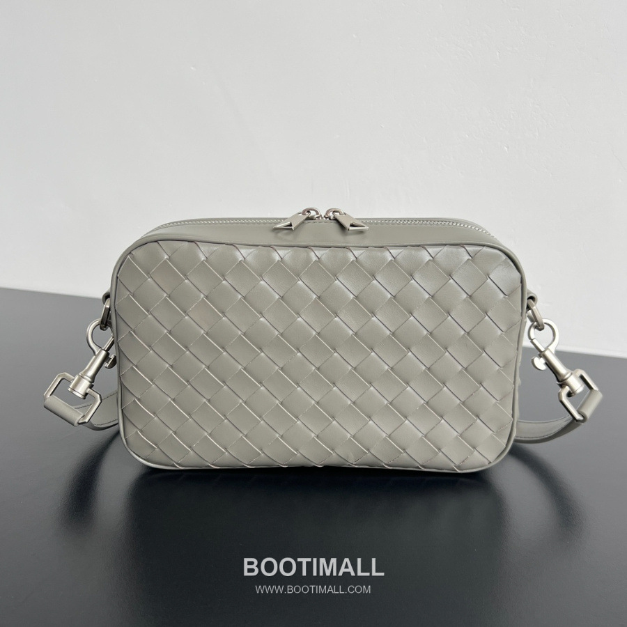 Bottega Veneta Small Intrecciato 보테가 베네타 스몰 인트레치아토 카메라백 그레이 24.5cm 1