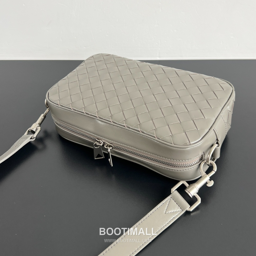 Bottega Veneta Small Intrecciato 보테가 베네타 스몰 인트레치아토 카메라백 그레이 24.5cm 4
