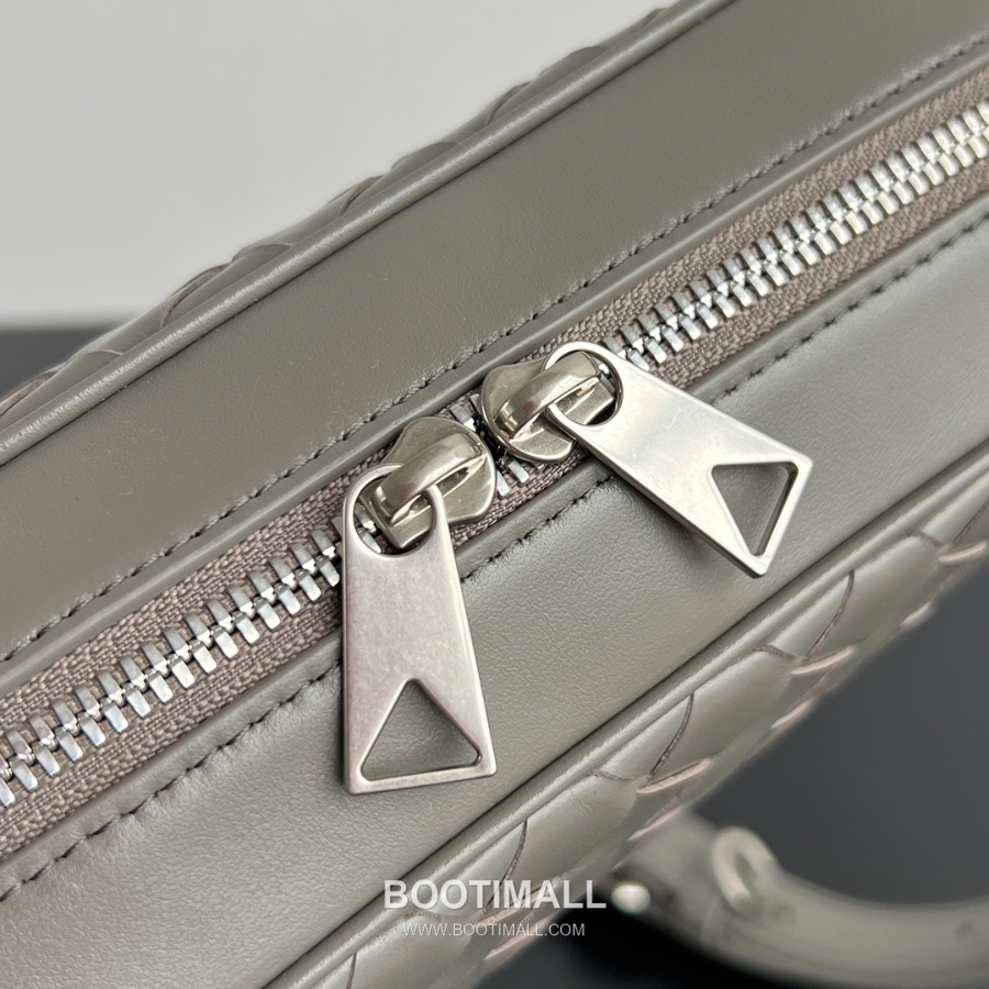 Bottega Veneta Small Intrecciato 보테가 베네타 스몰 인트레치아토 카메라백 그레이 24.5cm 5