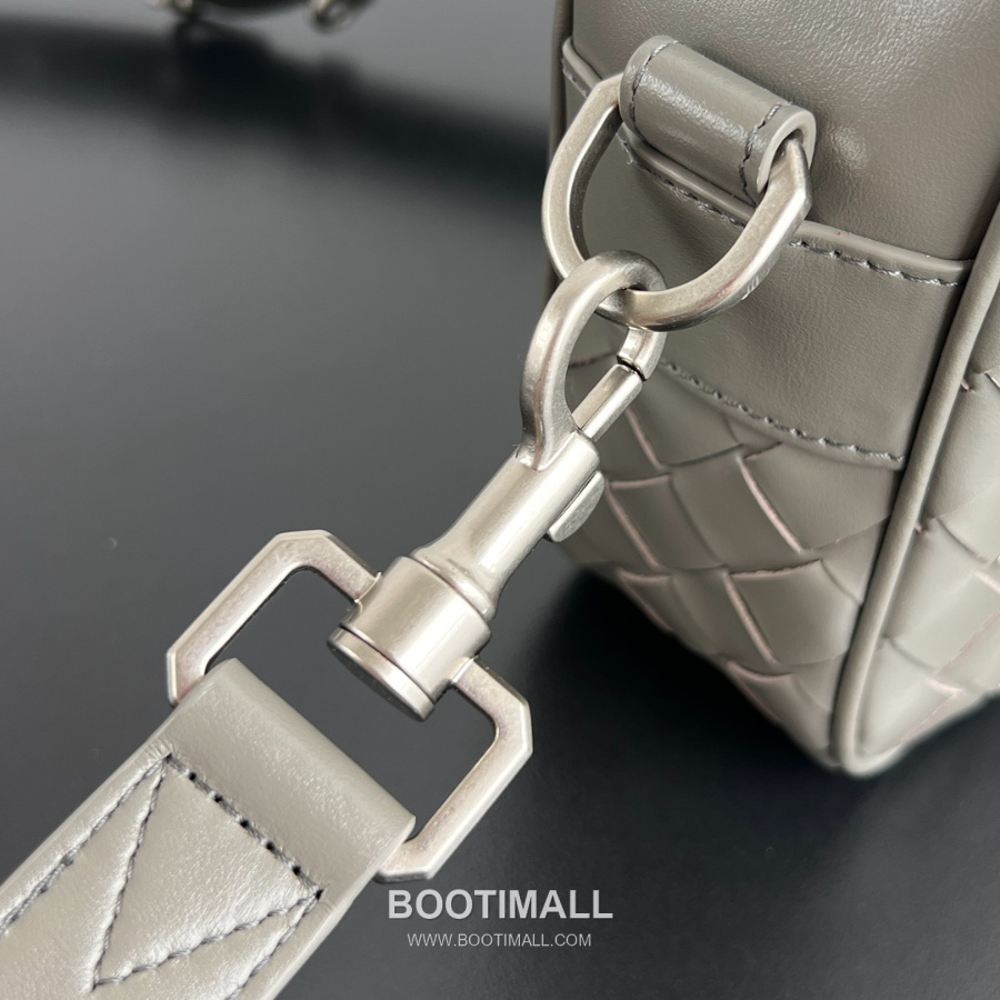 Bottega Veneta Small Intrecciato 보테가 베네타 스몰 인트레치아토 카메라백 그레이 24.5cm 6