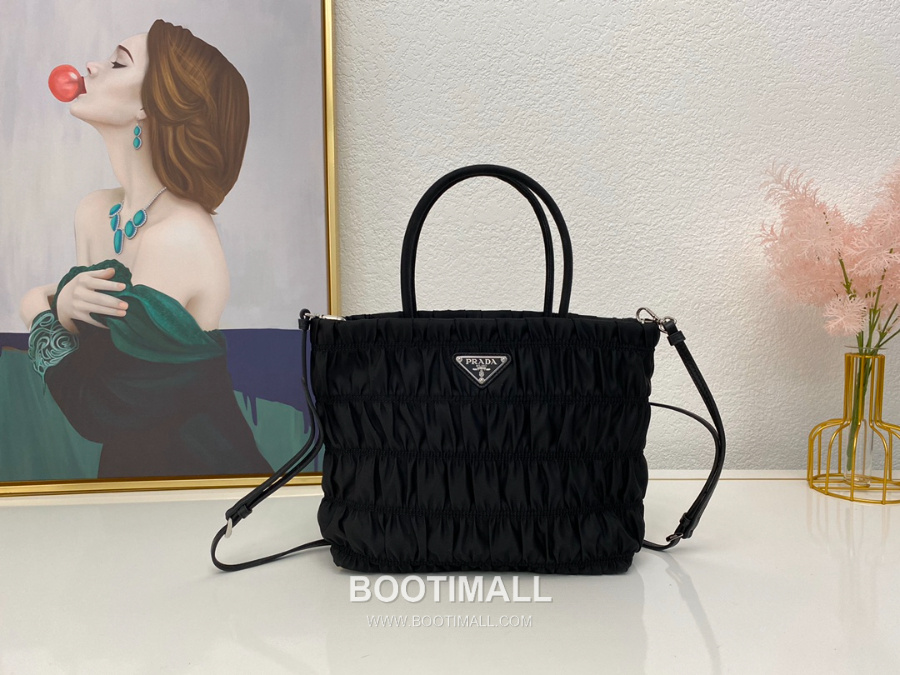 PRADA Re-Edition Nylon Tote Bag 프라다 리에디션 나일론 고프레 토트백 1BG321(가로 23cm) 1