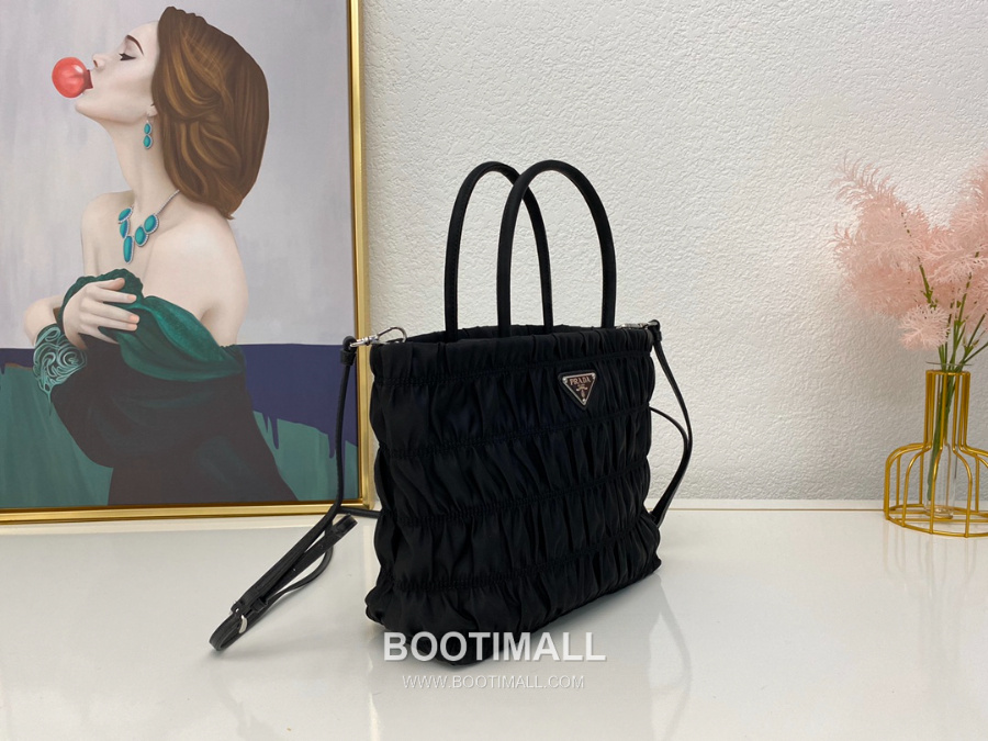 PRADA Re-Edition Nylon Tote Bag 프라다 리에디션 나일론 고프레 토트백 1BG321(가로 23cm) 2