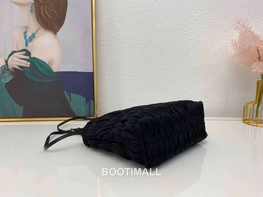 PRADA Re-Edition Nylon Tote Bag 프라다 리에디션 나일론 고프레 토트백 1BG321(가로 23cm) 4