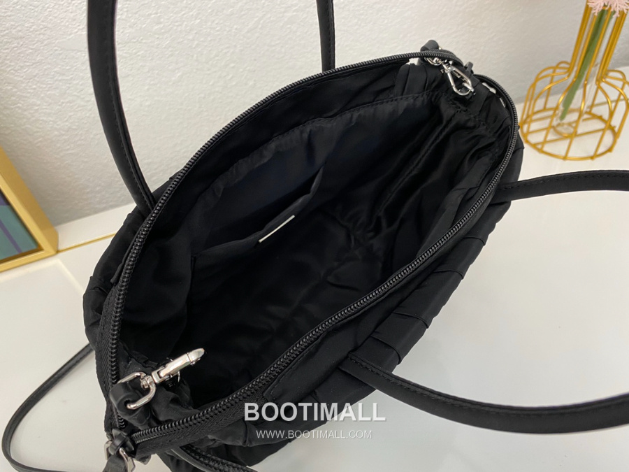 PRADA Re-Edition Nylon Tote Bag 프라다 리에디션 나일론 고프레 토트백 1BG321(가로 23cm) 6