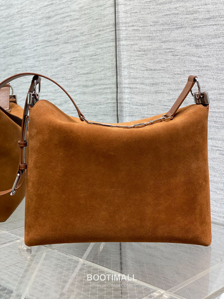 Dior Voyage Hobo Bag 디올 보야주 호보백 라지 브라운 스웨이드 레더 트림 은장 34cm 5