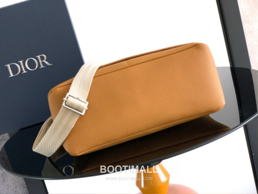 Dior Privé Flap Messenger Bag 디올 프리베 플랩 메신저백 브라운 Dior Icons 카프스킨 33cm 8