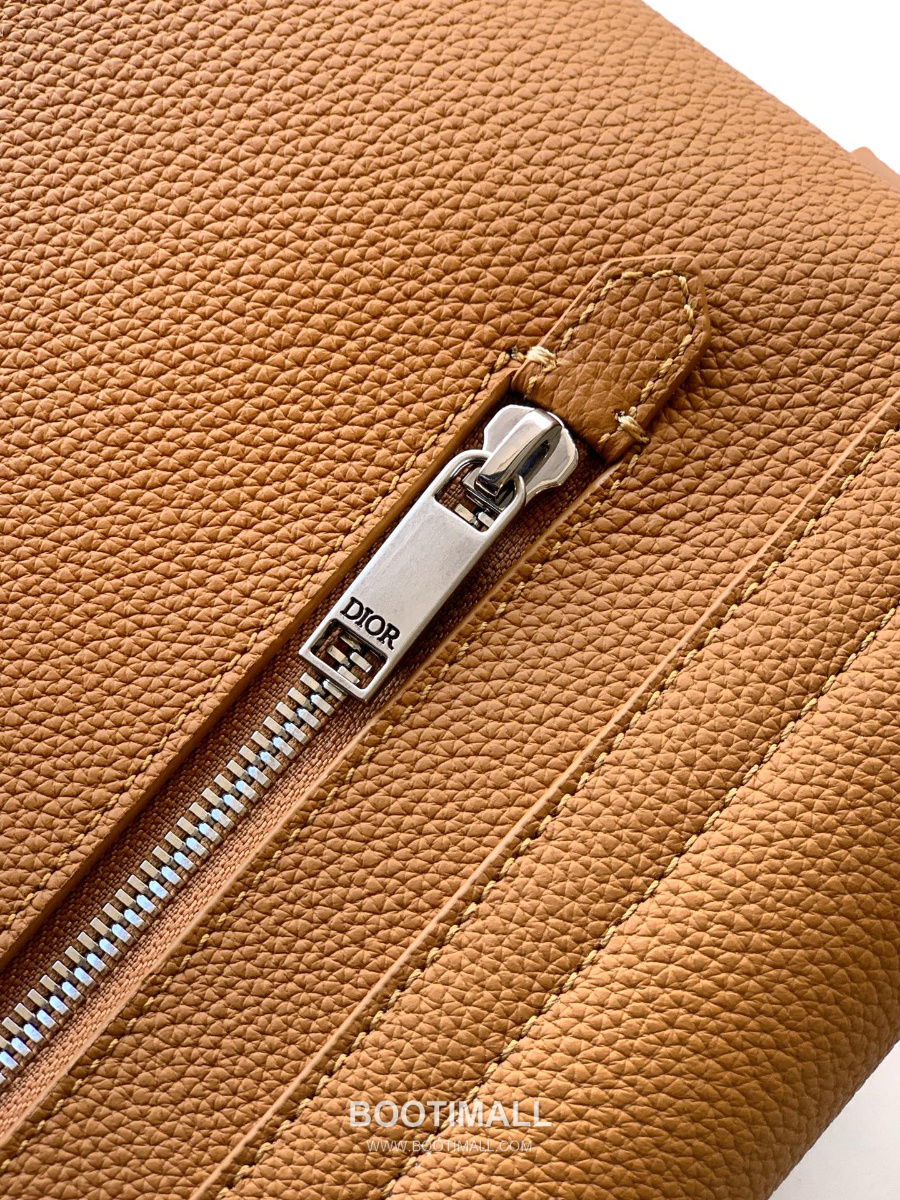 Dior Privé Flap Messenger Bag 디올 프리베 플랩 메신저백 브라운 Dior Icons 카프스킨 33cm 11