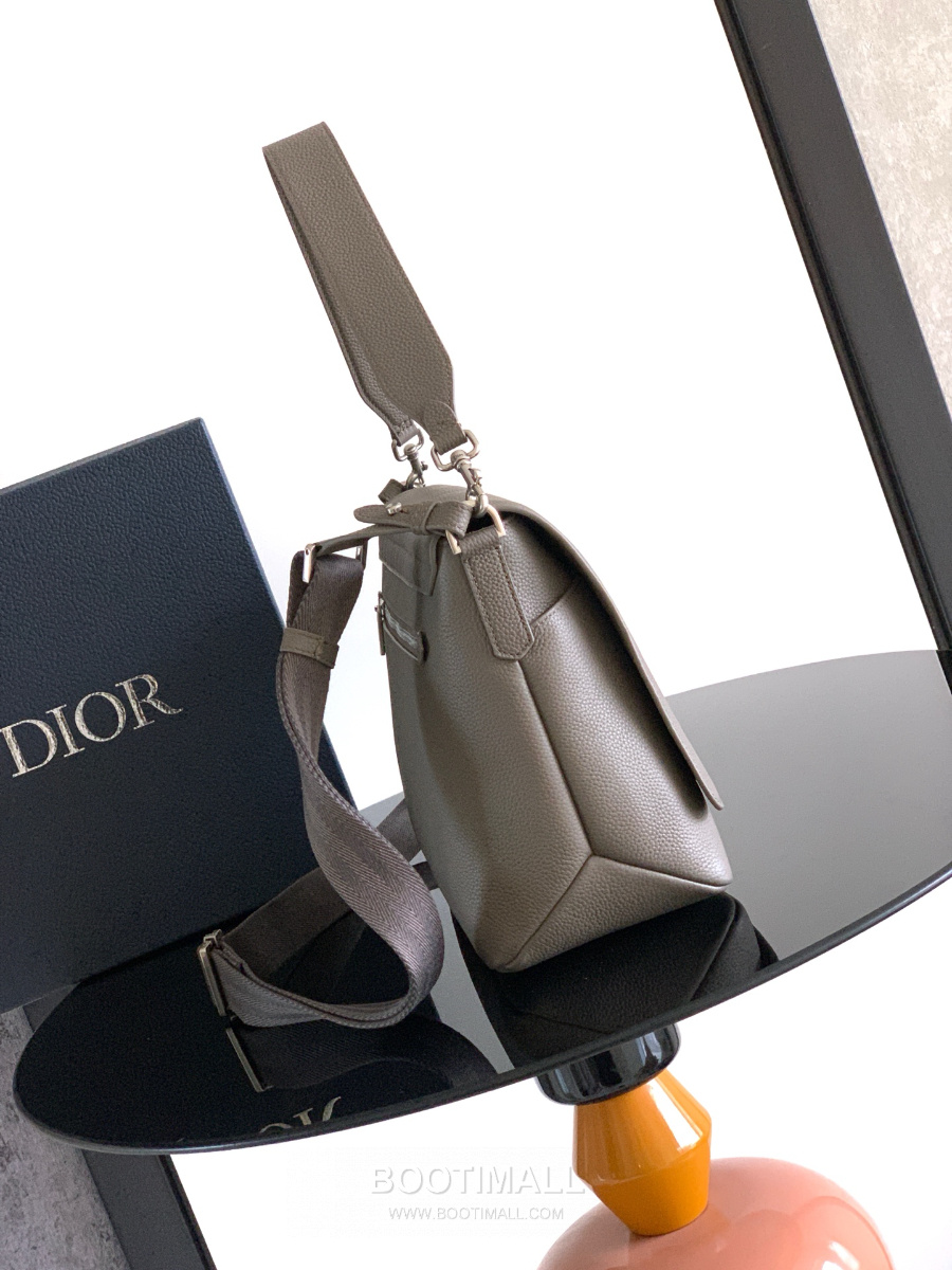 Dior Privé Flap Messenger Bag 디올 프리베 플랩 메신저백 카키 Dior Icons 카프스킨 33cm 6