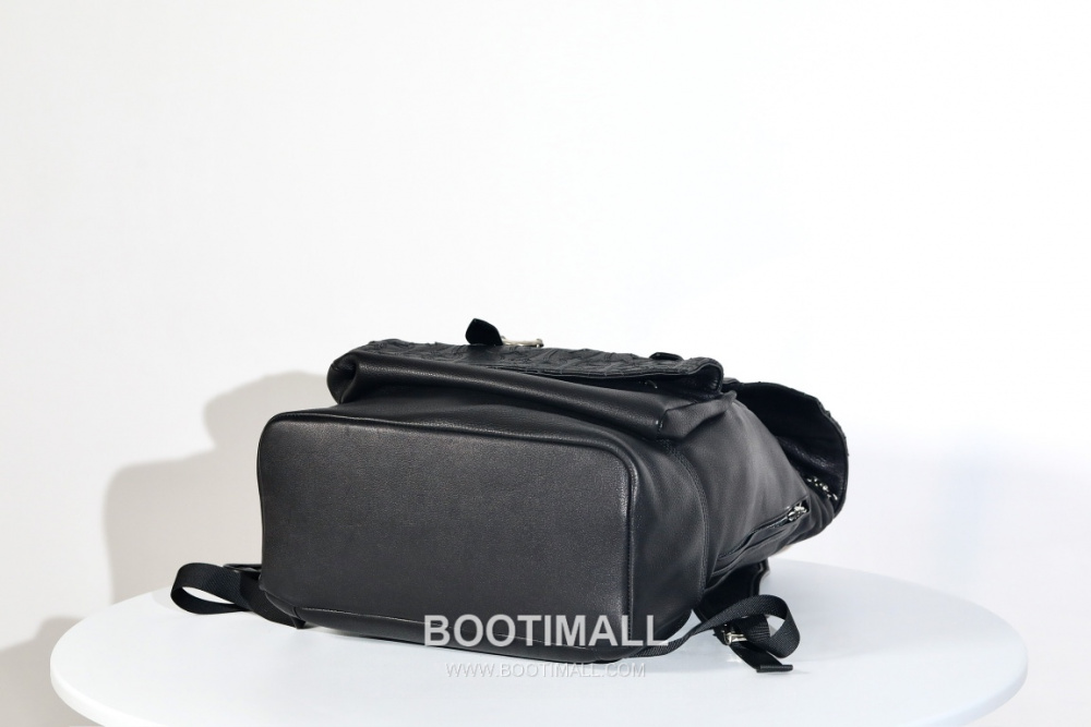 Chrome Hearts 크롬하츠 크로스 플랩 라지 백팩 K001 그레인 카우하이드 & 실버 925 하드웨어 50cm 4