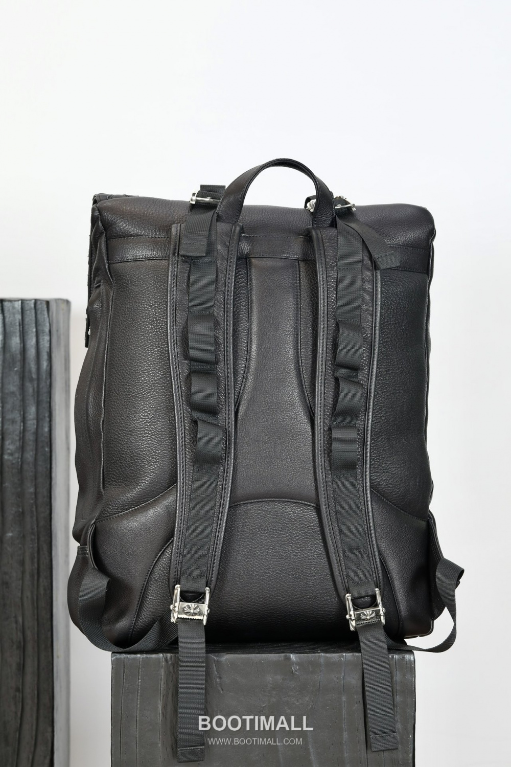 Chrome Hearts 크롬하츠 크로스 플랩 라지 백팩 K001 그레인 카우하이드 & 실버 925 하드웨어 50cm 11