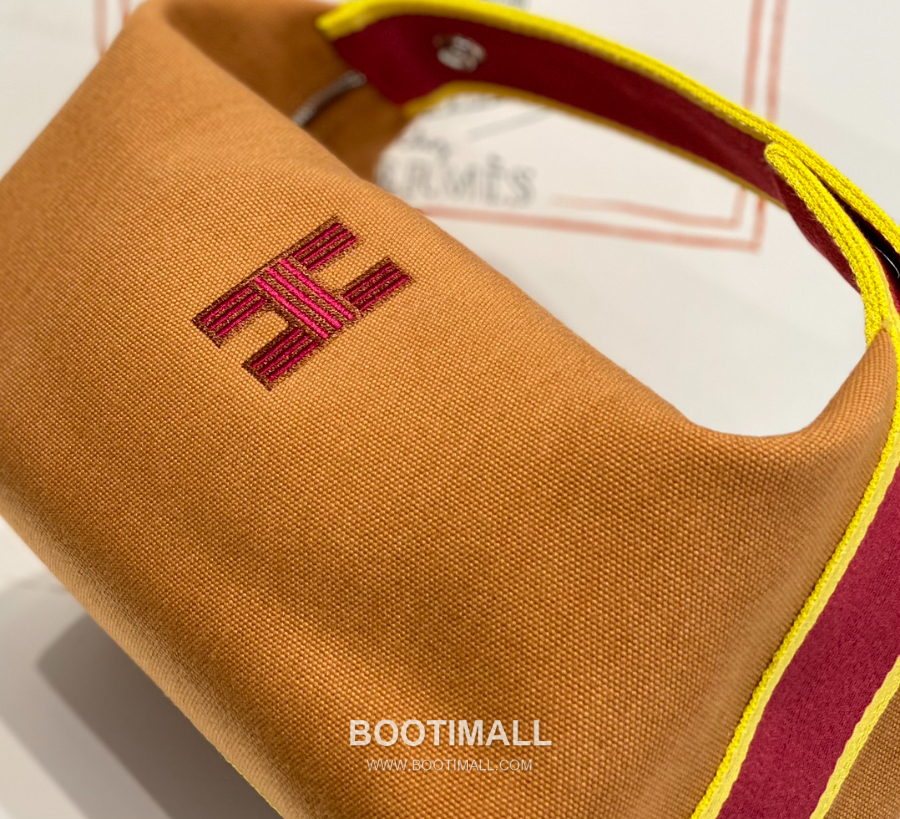Hermès Bride-A-Brac Pouch 에르메스 브리드아브락 파우치 토일 캔버스 & 자수 H 디테일 브라운 25cm 8