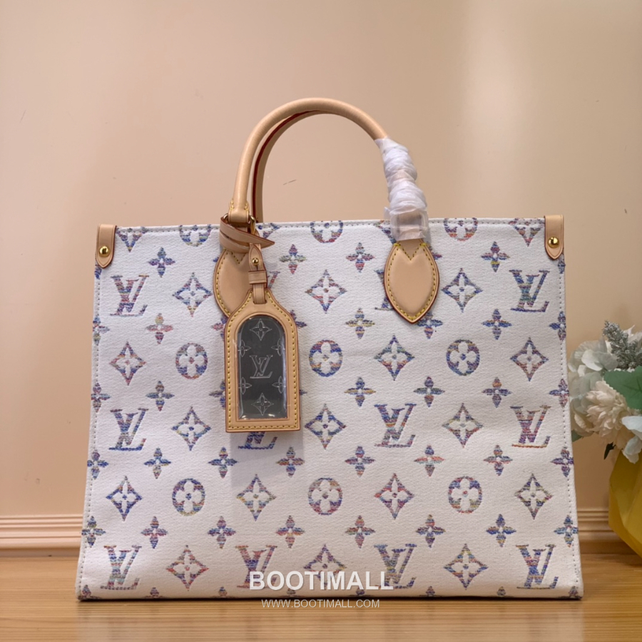 Louis Vuitton OnTheGo MM Monogram Tapestry Tote 루이비통 온더고 MM 모노그램 태피스트리 토트백 M24708  가로 35cm 2