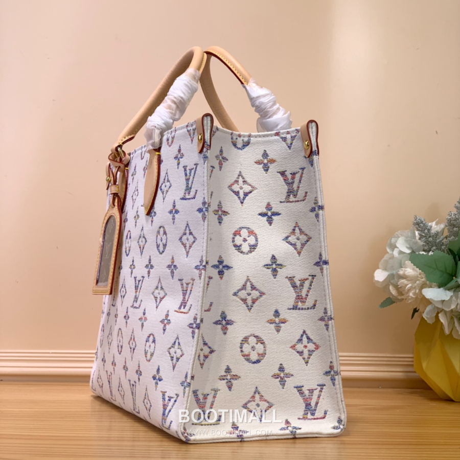 Louis Vuitton OnTheGo MM Monogram Tapestry Tote 루이비통 온더고 MM 모노그램 태피스트리 토트백 M24708  가로 35cm 3