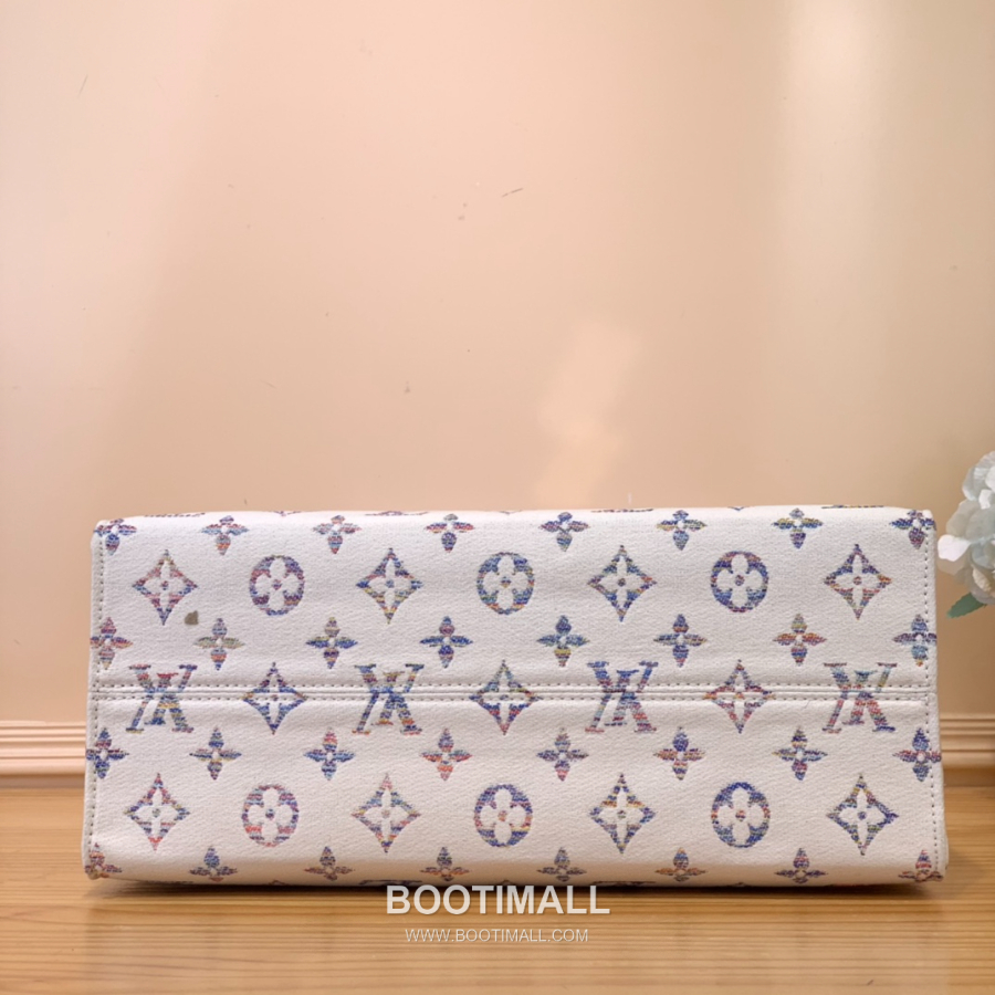 Louis Vuitton OnTheGo MM Monogram Tapestry Tote 루이비통 온더고 MM 모노그램 태피스트리 토트백 M24708  가로 35cm 4