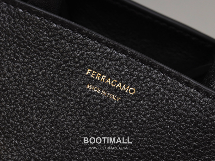 FERRAGAMO 페라가모 허그(HUG) 토트백 미니 2