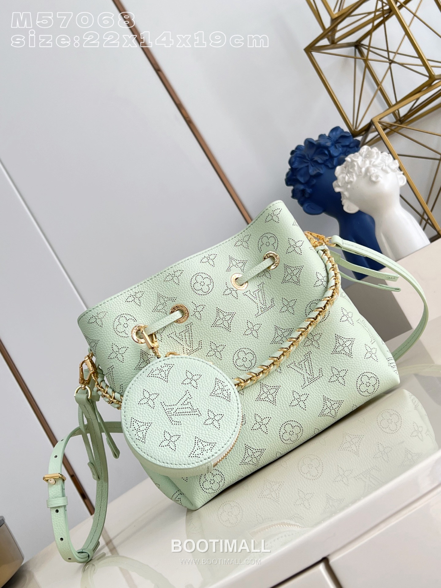 Louis Vuitton 루이비통 벨라 핸드백 마히나 모노그램 퍼포레이티드 레더 민트 M57068 22cm 1