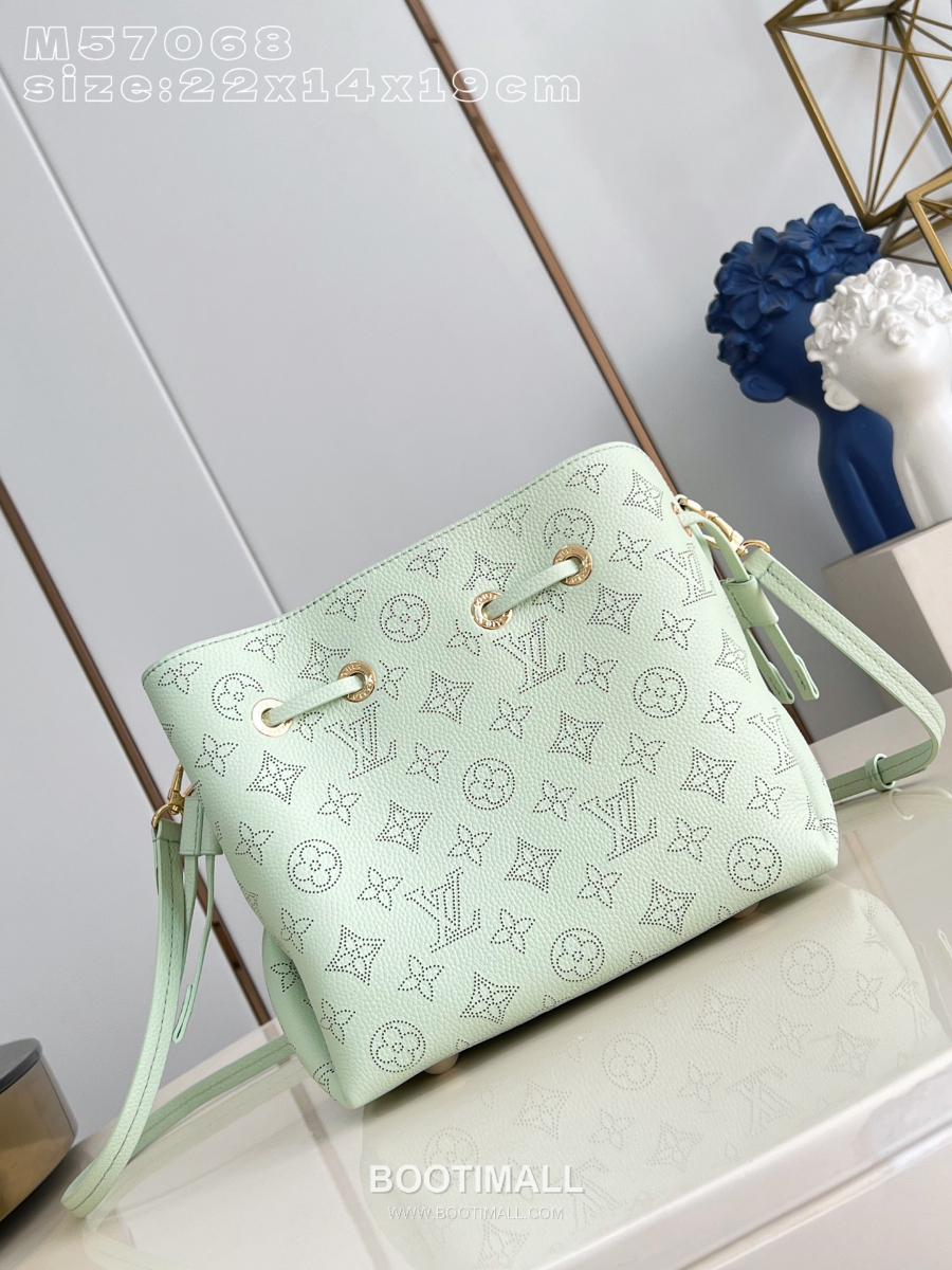 Louis Vuitton 루이비통 벨라 핸드백 마히나 모노그램 퍼포레이티드 레더 민트 M57068 22cm 6