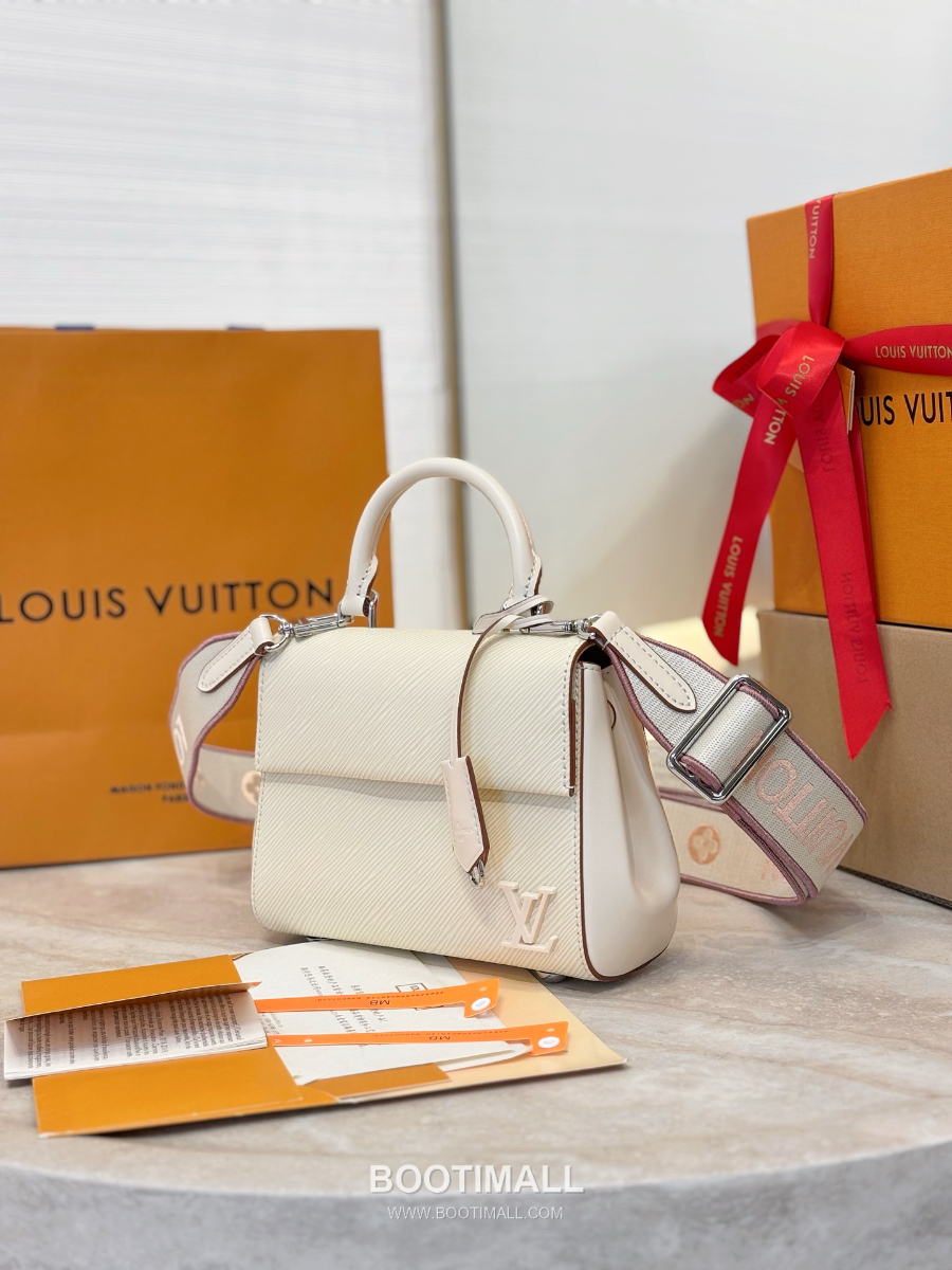 Louis Vuitton Epi Leather Cluny Mini  루이비통 클루니 미니 에피 레더 M14434 20cm 1