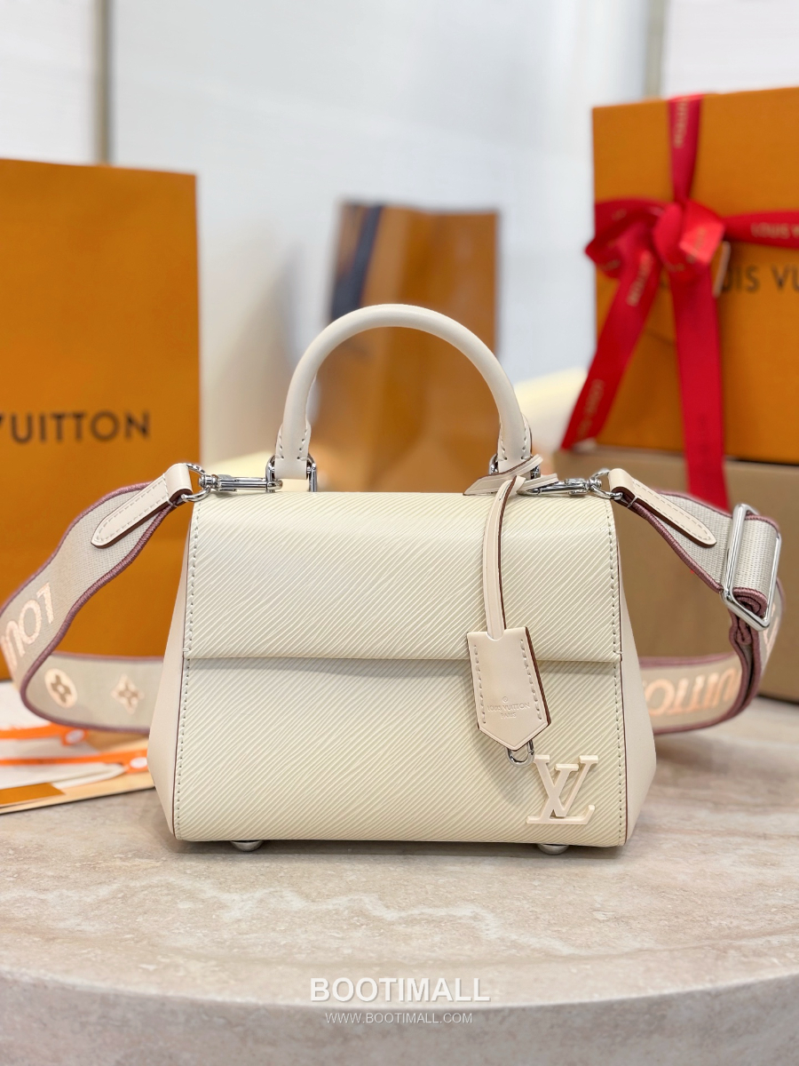 Louis Vuitton Epi Leather Cluny Mini  루이비통 클루니 미니 에피 레더 M14434 20cm 2