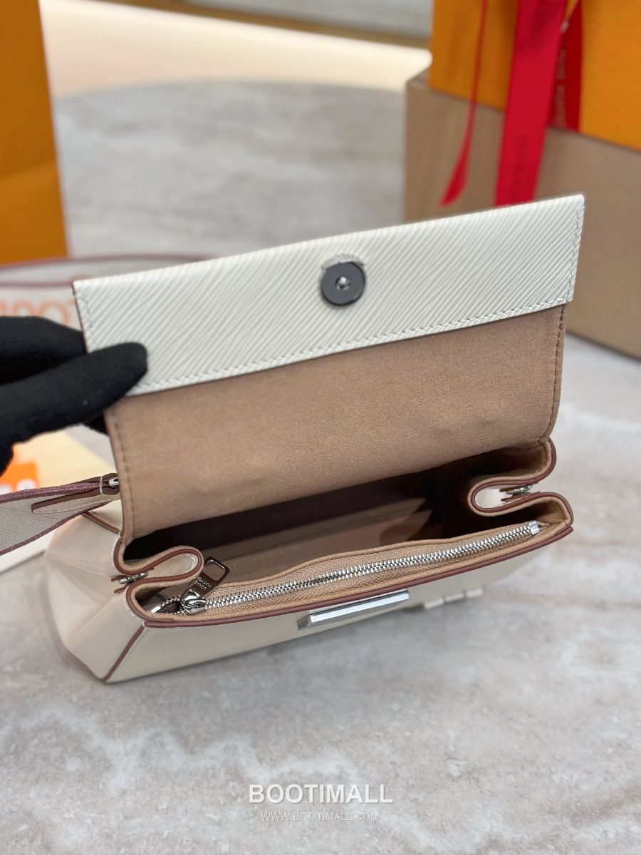 Louis Vuitton Epi Leather Cluny Mini  루이비통 클루니 미니 에피 레더 M14434 20cm 6